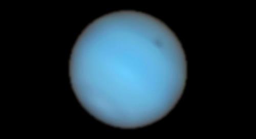 Neptuno tiene una mancha en su atmósfera y fue detectada desde la Tierra