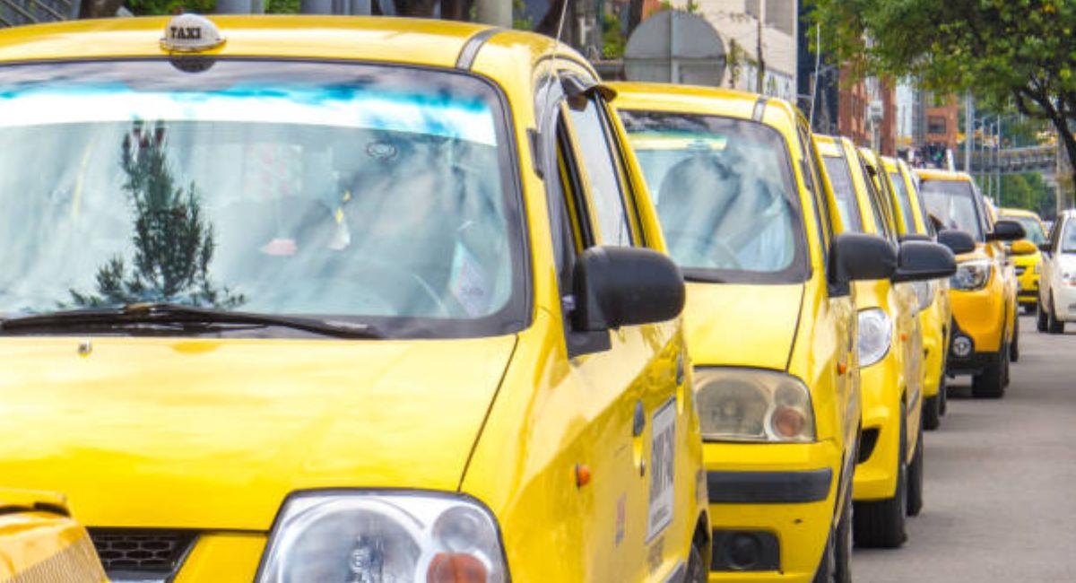 Los taxistas tendrán una tarifa diferencial en el costo del galón de la gasolina por su trabajo. Foto: iStock