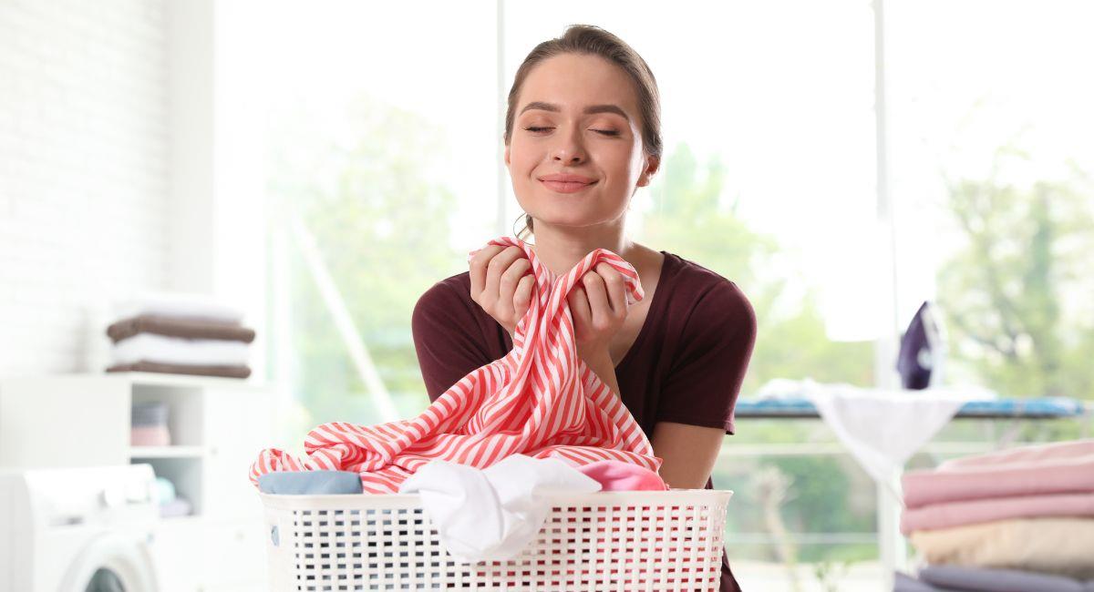 Este es el mejor truco para eliminar el olor a guardado de la ropa. Foto: Shutterstock
