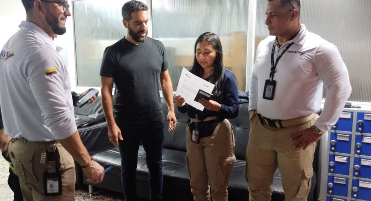 Arturo Char llegó a Colombia para enfrentar a las autoridades tras ordén de captura. Foto: Twitter @MigracionCol