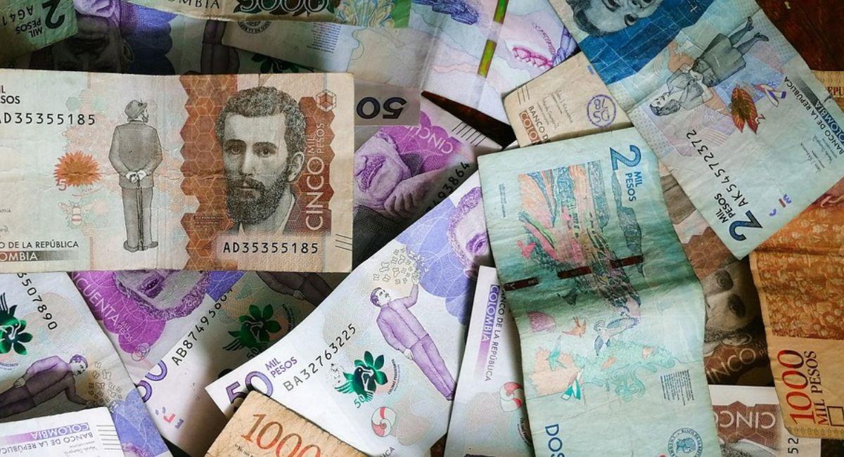 Una buena cantidad de billetes se llevaron un par de ladrones de una sucursal bancaria en Bogotá. Foto: Pixabay