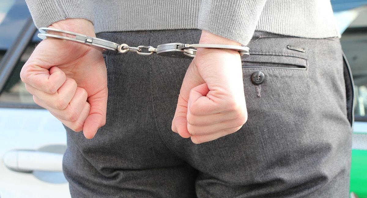 Policías acusados de robo fueron sentenciados a 9 años de cárcel. Foto: Pixabay