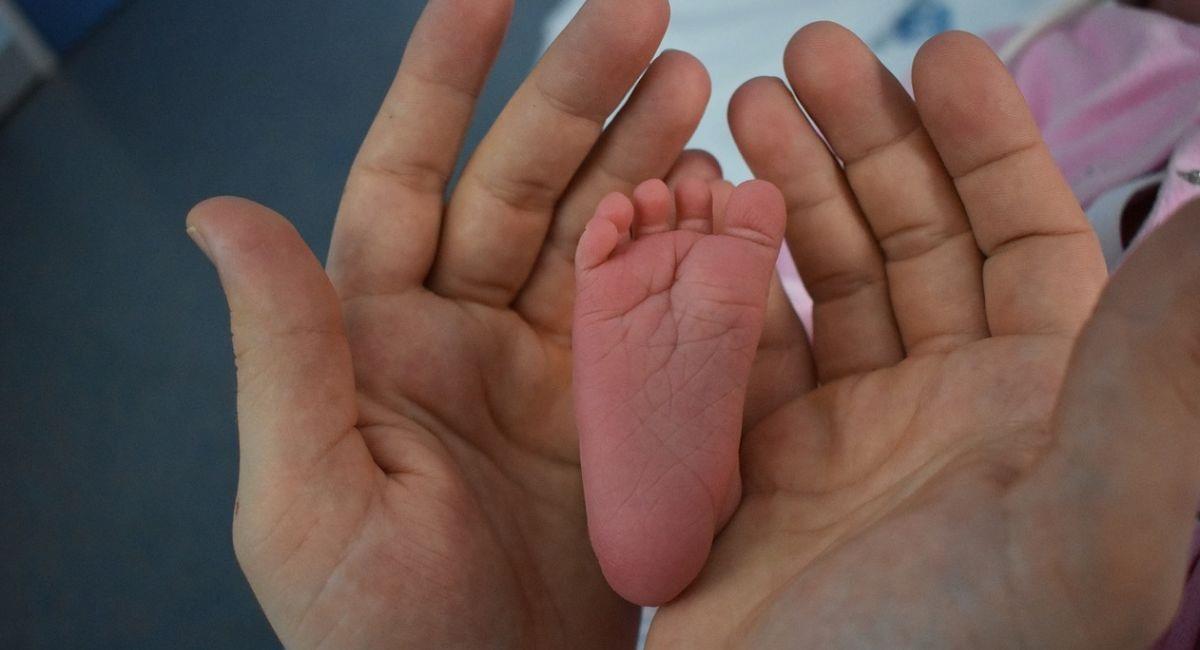 Nace bebé con 26 dedos y creen que es reencarnación de antiguo Dios. Foto: Pixabay