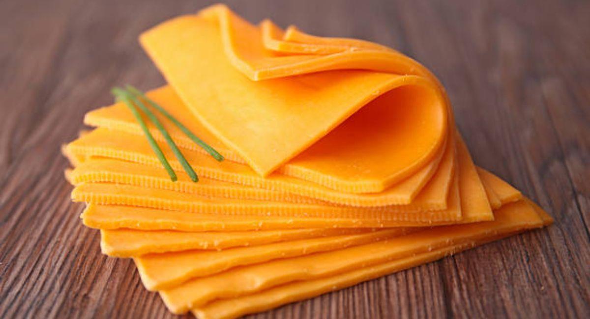 Kraft Heinz retirará del mercado más de 83 mil cajas de lonchas de queso procesado americano. Foto: iStock