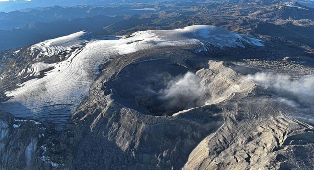 El volcán Nevado del Ruiz ha tenido gran actividad durante el 2023. Foto: Twitter @Wfree_xD