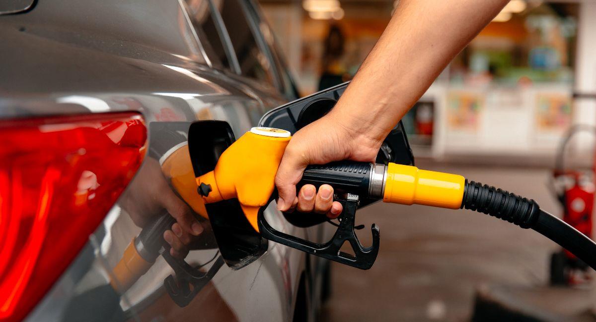 Galón de gasolina costará alrededor de $14.400 en octubre. Foto: Shutterstock