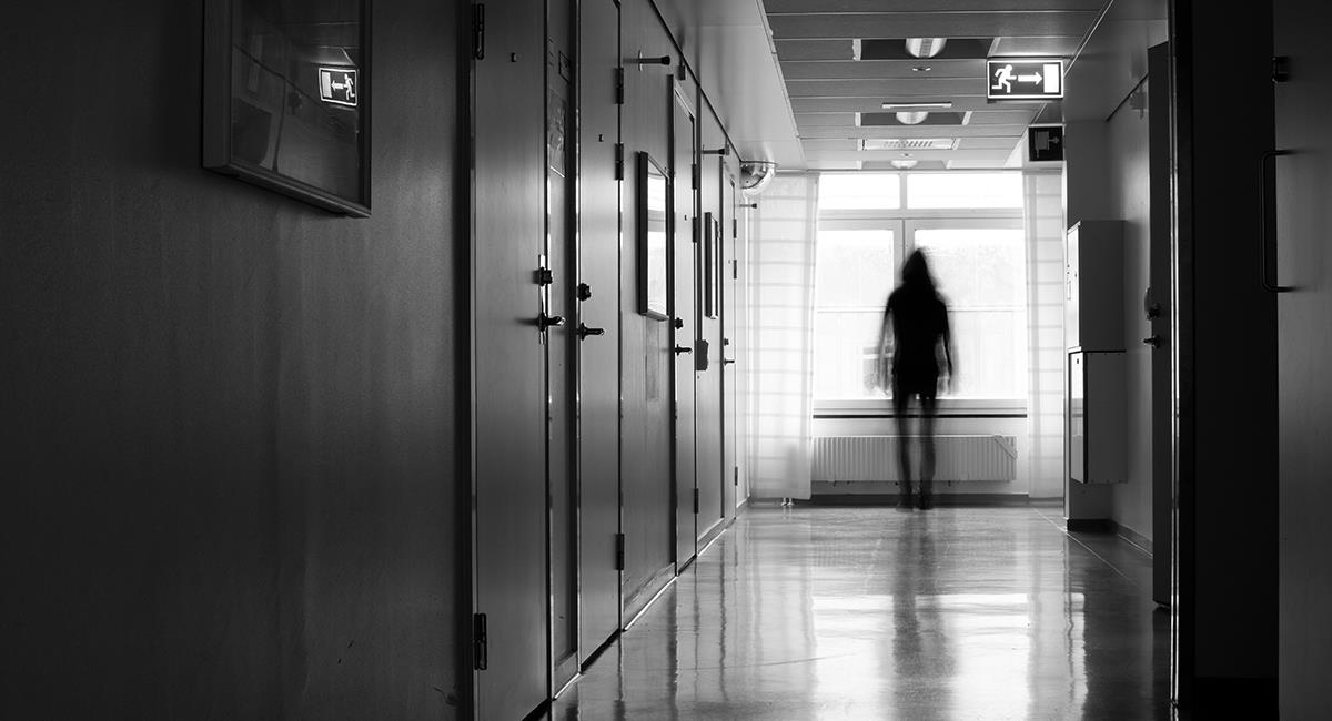 Graban supuestos fantasmas en un hospital: corren rápido y hasta trepan paredes. Foto: Shutterstock