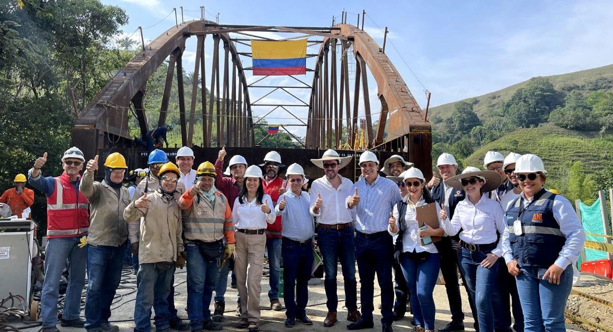 El puente El Alambrado restablece la movilidad entre Quindío y Valle del Cauca. Foto: Twitter @AutopCafe