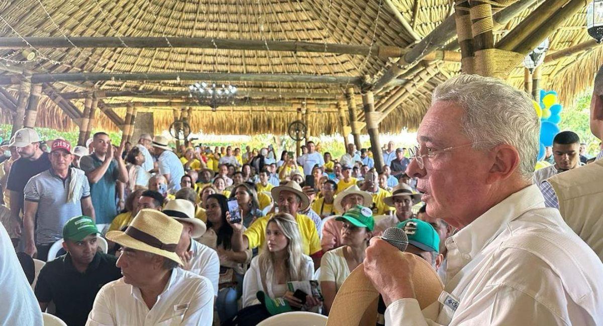 Álvaro Uribe denuncia desigualdad entre su caso y el de Laura Sarabia. Foto: Instagram