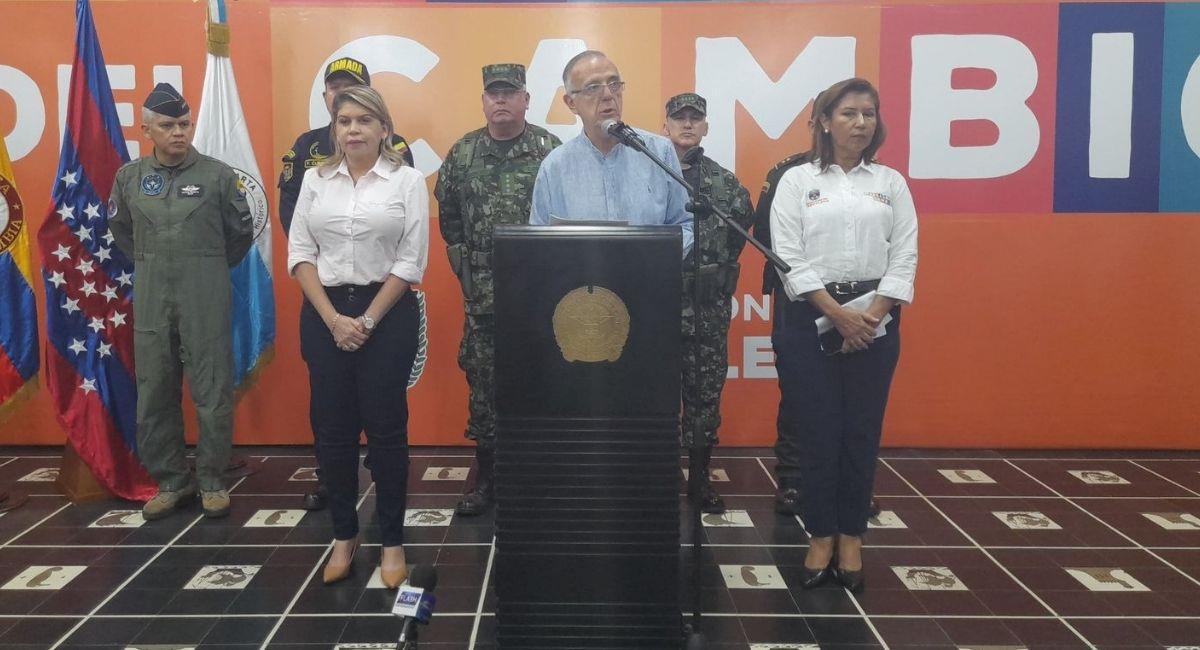 El ministro Velásquez también entregó avances correspondientes al Plan Democracia que brindará seguridad en las elecciones regionales. Foto: Ministerio de Defensa