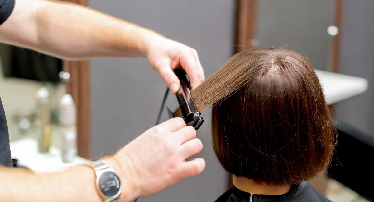FDA podría prohibir algunos productos de alisado permanente para el cabello. Foto: Shutterstock
