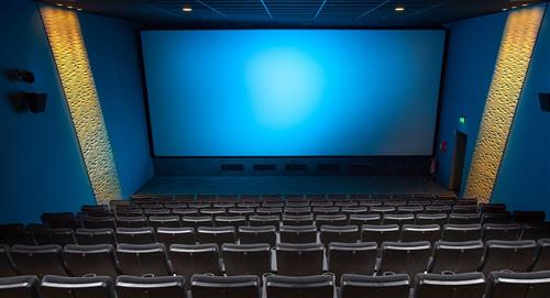 Insólito: dejan encerrados en el cine a espectadores