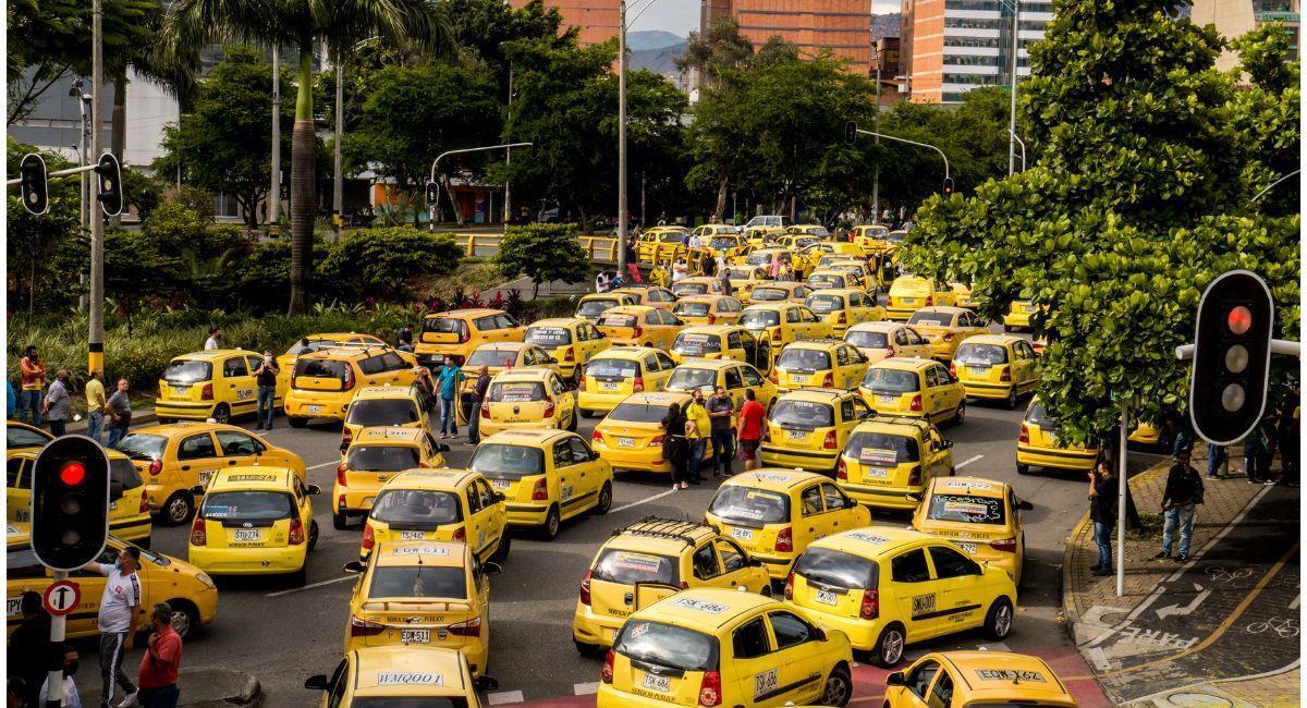 Anuncian nuevo paro de taxista en Colombia para este 25 de octubre. Foto: Shutterstock Roger.Rondon