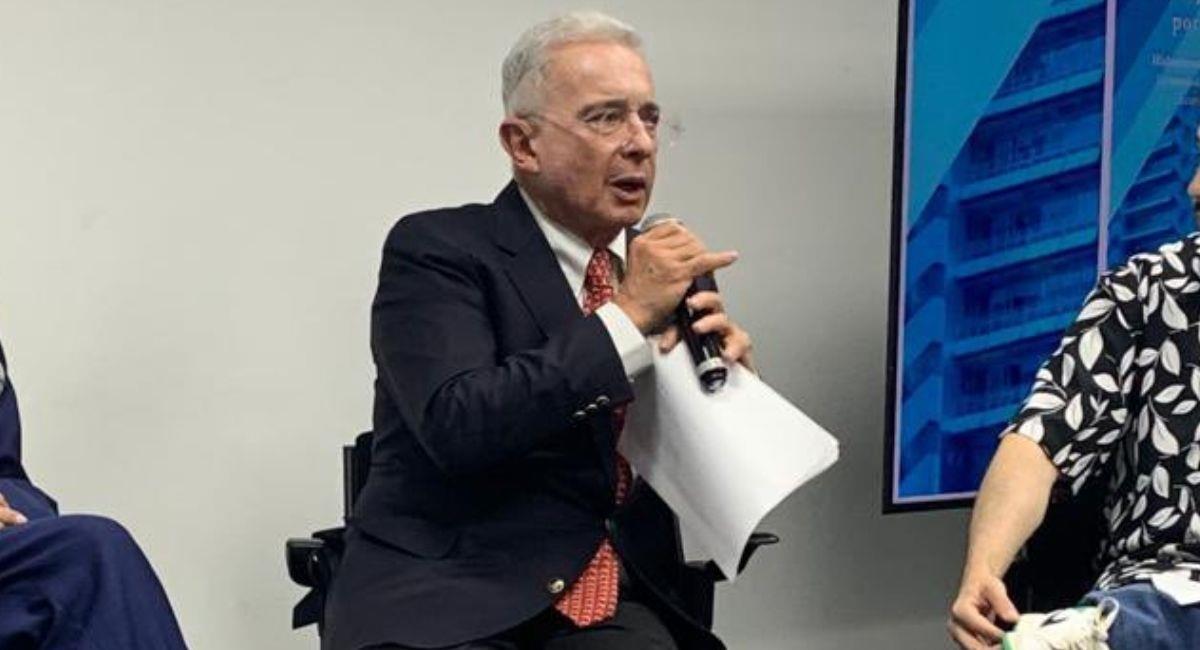 Falsos positivos: Álvaro Uribe fue denunciado ante la justicia argentina. Foto: Twitter @AlvaroUribeVel