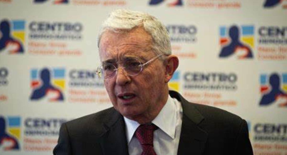 Uribe pide que escuchen su verdad sobre las acusaciones de Mancuso. Foto: Twitter