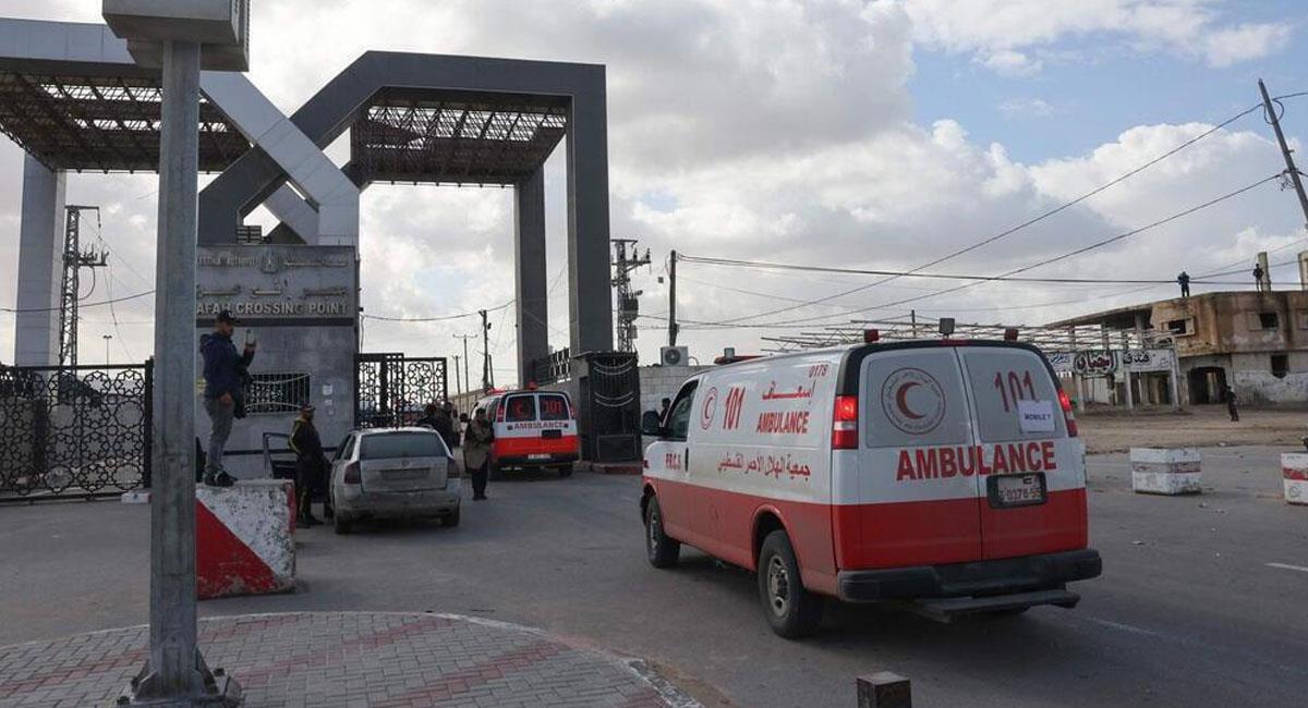 La Cruz Roja y su emblema de media luna en oriente recibieron a los liberados por Hamás. Foto: Twitter @Defensa_Israel