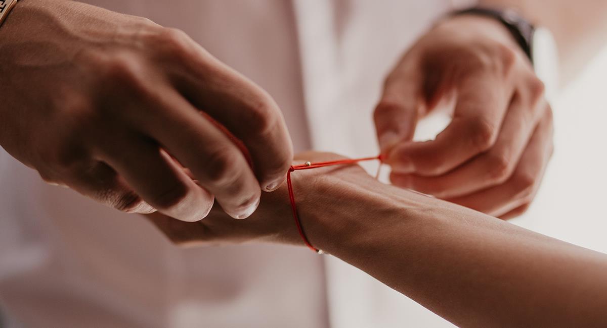 ¿En qué mano usar el hilo rojo?: así es la leyenda de este poderoso amuleto. Foto: Shutterstock