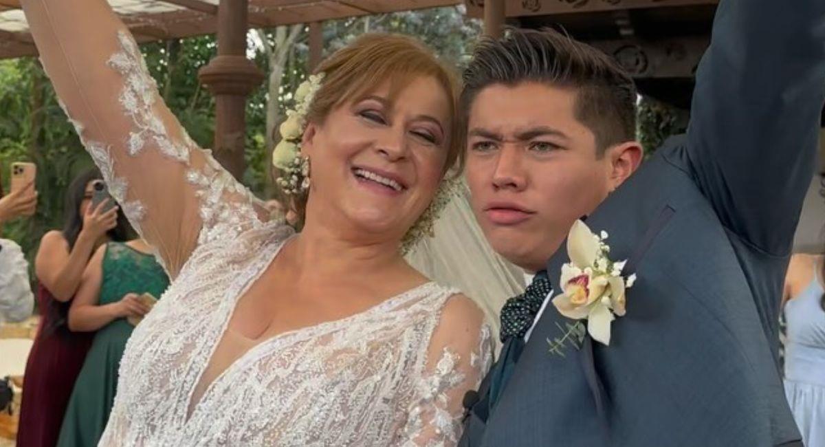 Alina Lozano y Jim en su boda. Foto: Instagram @lozanoalina