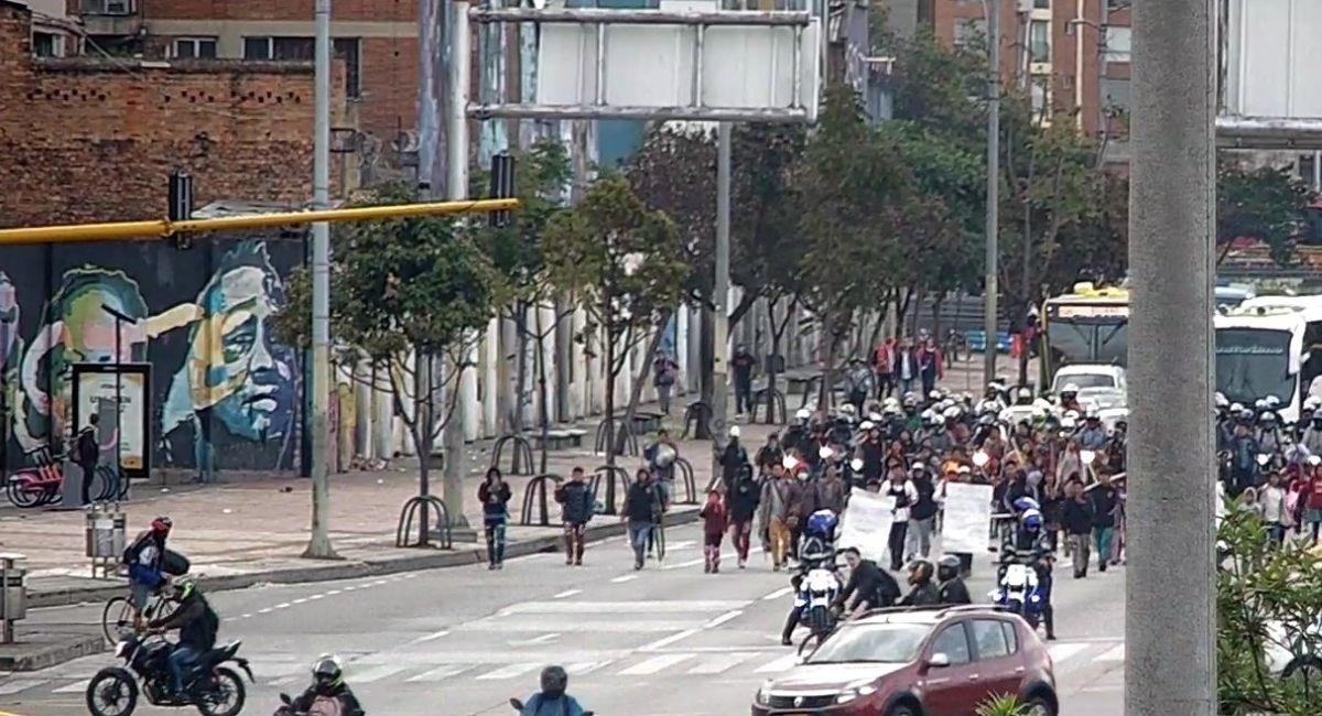 Protesta Indígenas Emberá paralizó la calle 26. Foto: Twitter @BogotaTransito