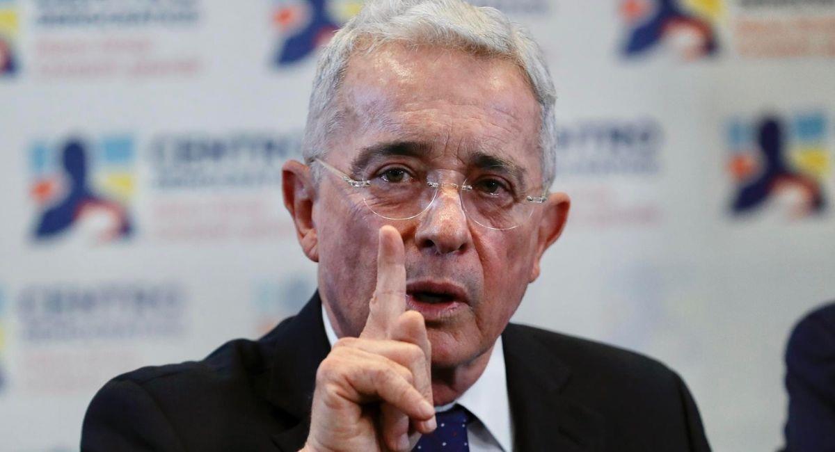 Álvaro Uribe es investigado en Argentina por casos de falsos positivos. Foto: EFE