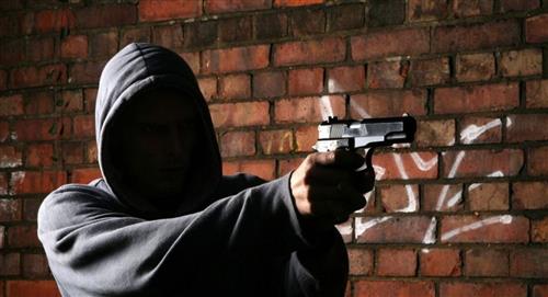 Delincuentes disparan a hombre que se resistió a un robo de celular