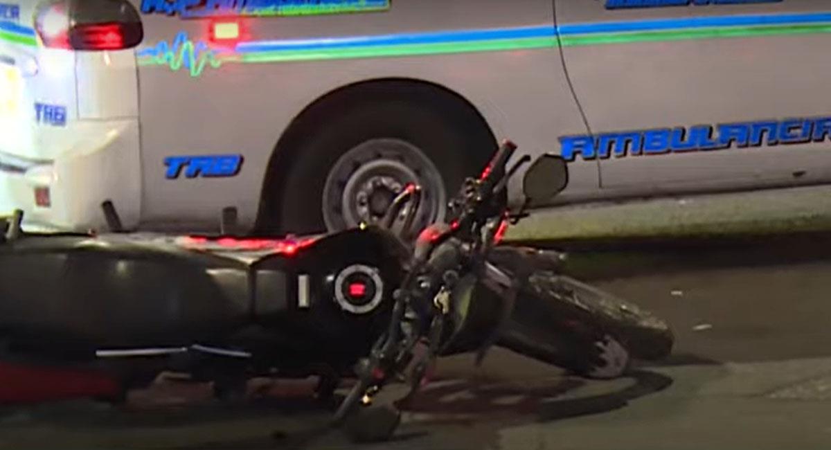 Una mujer accidentada en una moto denunció que un Policía de tránsito la estaba sobornando. Foto: Youtube