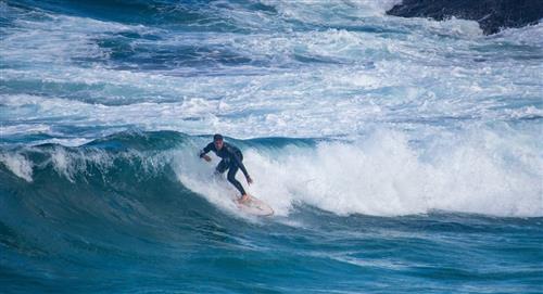 Surfista de 15 años muere al ser atacado por un tiburón