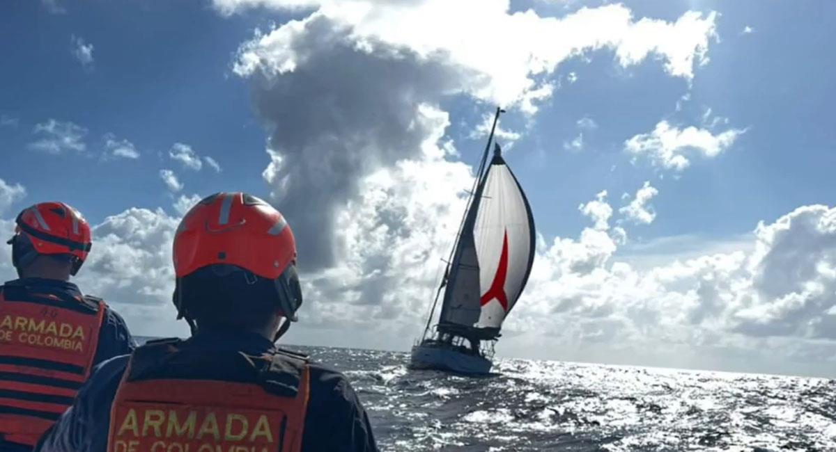 La Armada Nacional logró el rescate de un español que estaba en su velero a la deriva. Foto: Twitter @ArmadaColombia