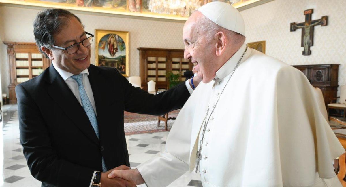 Presidente Petro se reunió en el Palacio Apostólico del Vaticano con el Papa Francisco. Foto: Twitter