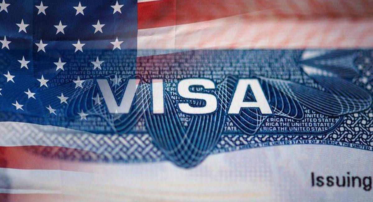 Portar una visa de turista en los Estados Unidos no otorga el derecho para trabajar. Foto: Twitter @LaAgendaSetting