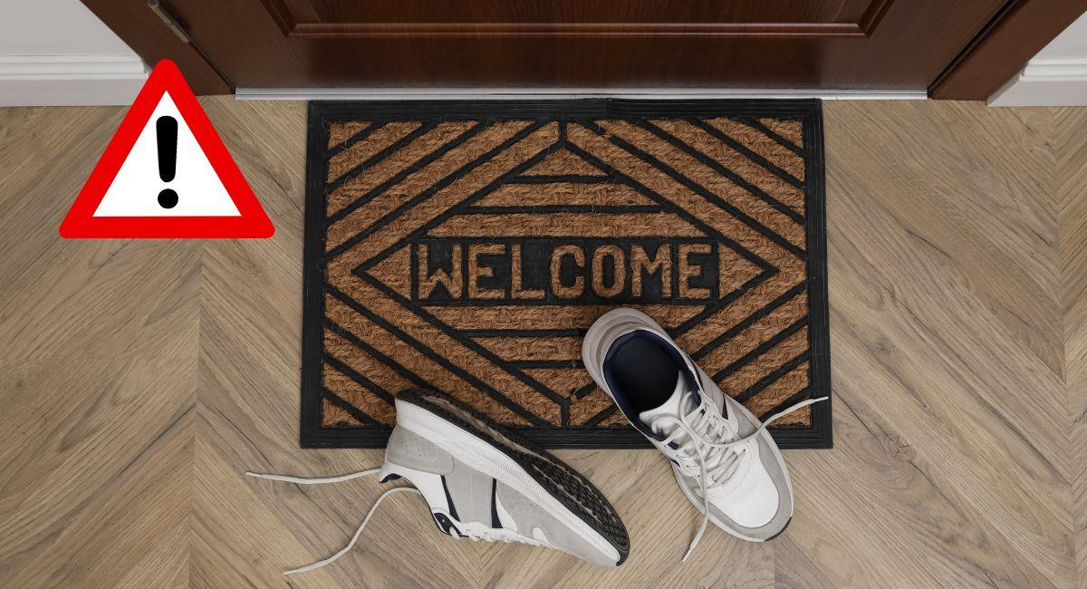 Conoce la razón del porqué debes quitarte los zapatos al entrar a la casa. Foto: Shutterstock