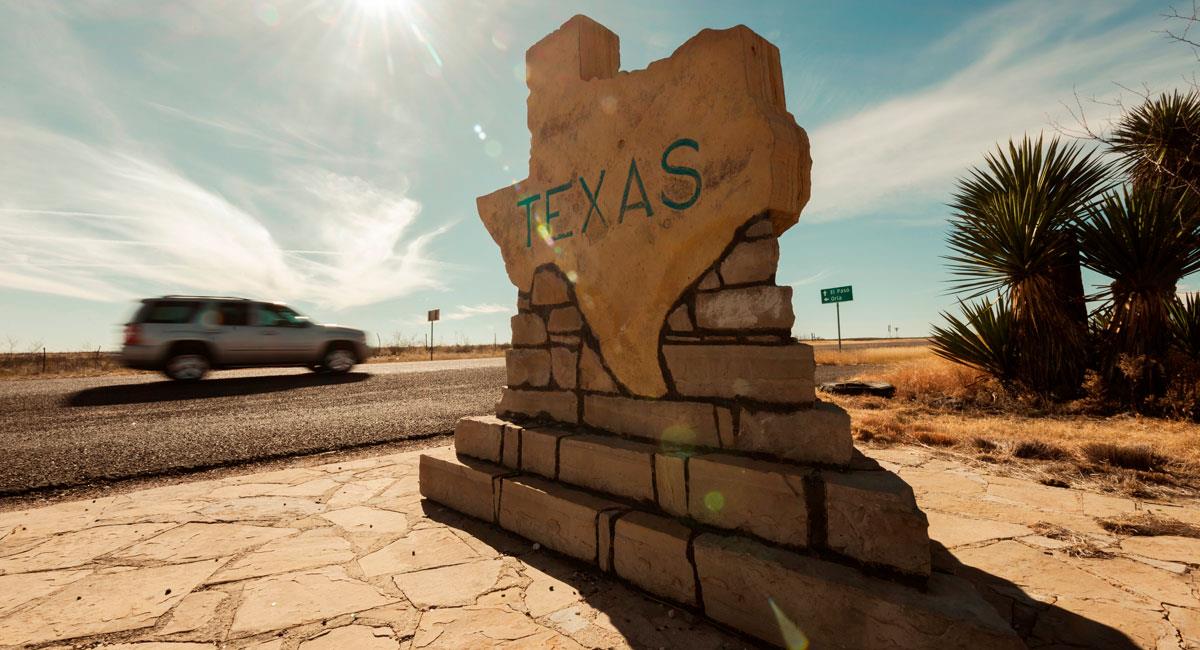 Texas elevó las penas de cárcel para quienes trasladen ilegales a su territorio. Foto: Shutterstock