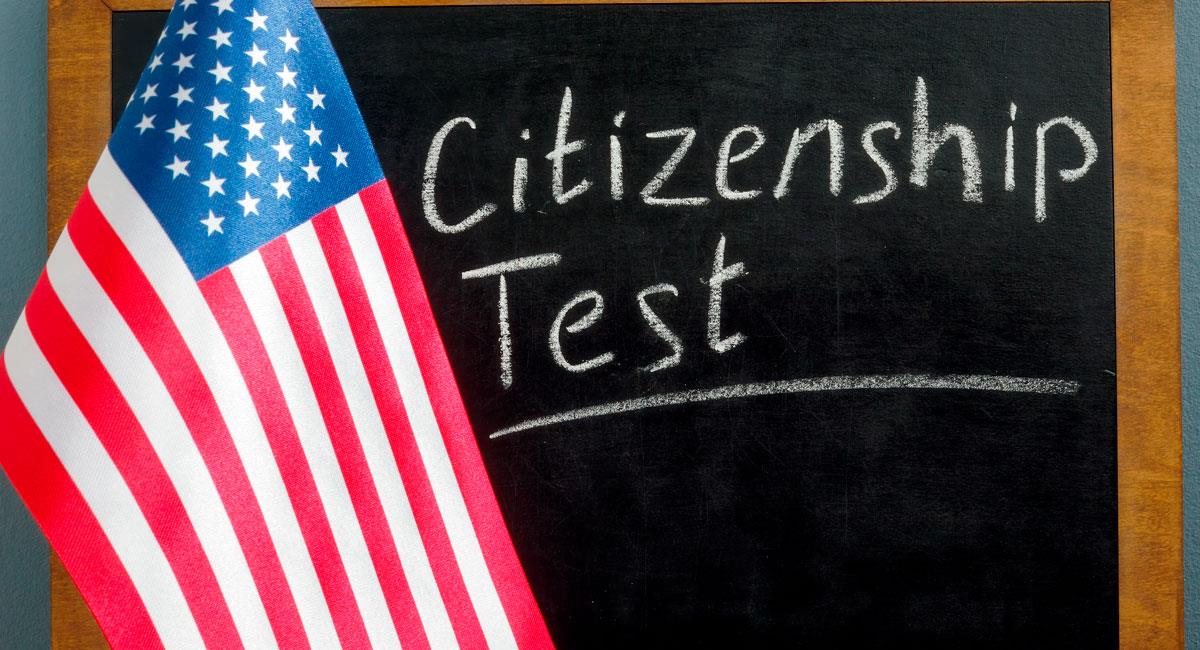 En español puede presentarse el examen de ciudadanía de los Estados Unidos si se cuenta con más de 55 años. Foto: Shutterstock