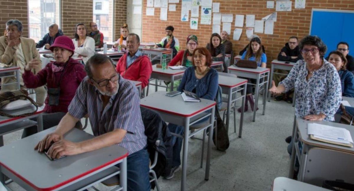 Colegios distritales en Bogotá para que adultos terminen el bachillerato. Foto: Alcaldía de Bogotá