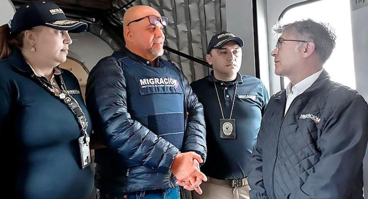 Salvatore Mancuso llega a Colombia extraditado de Estados Unidos. Foto: Twitter @MigracionCol