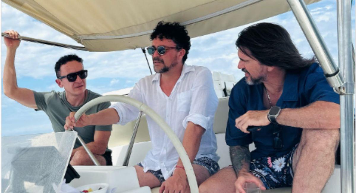 Andrés Cepeda junto a Juanes y Fonseca. Foto: Instagram @andrescepeda
