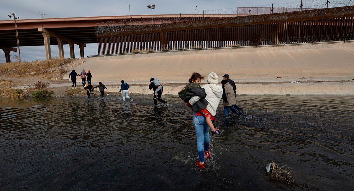 Cruce de inmigrantes en EE. UU. Foto: Shutterstock