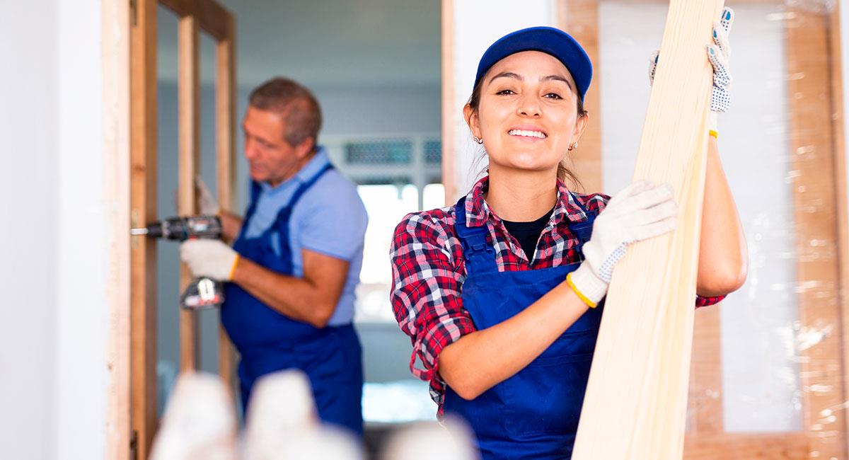 Los trabajadores en EE.UU. deben saber que por ley se pagan los feriados oficiales laborados al doble. Foto: Shutterstock