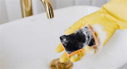 Truco de Lavandería: Cómo una simple esponja en la lavadora puede revivir la ropa
