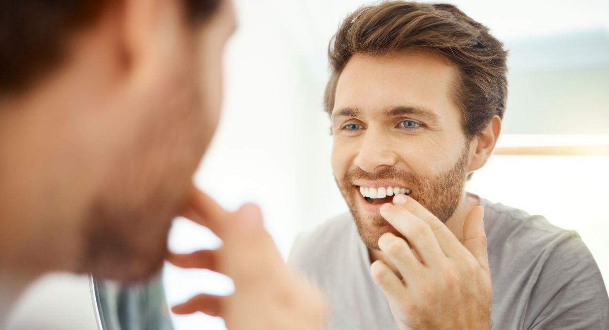 Advierten un nuevo riesgo para la salud de no cepillarse los dientes en la noche. Foto: Shutterstock