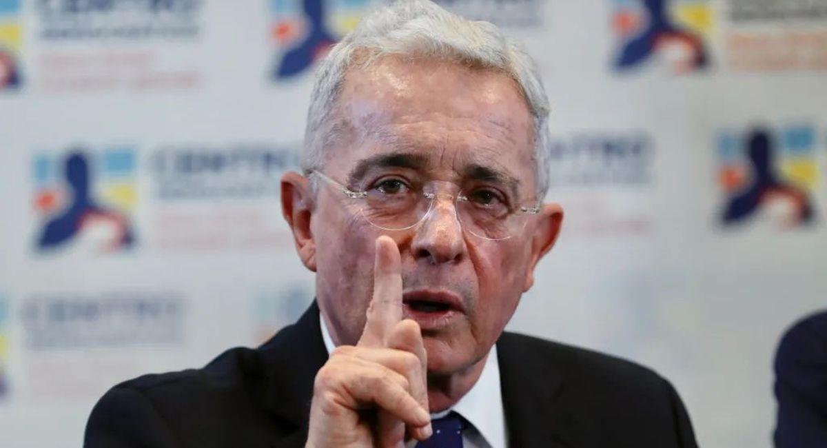 Expresidente Álvaro Uribe es llamado a juicio por supuesto fraude procesal y soborno a testigos. Foto: EFE
