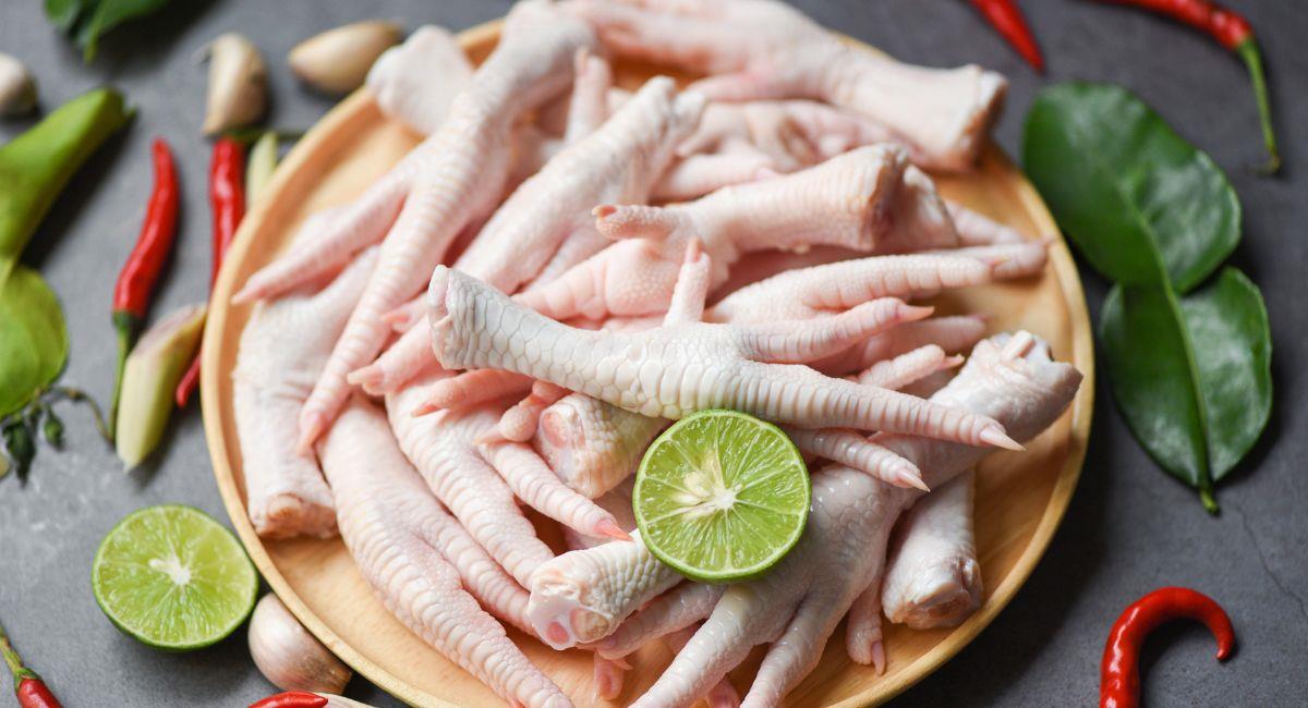 Comer patas de gallina y sus beneficios para la salud. Foto: Shutterstock