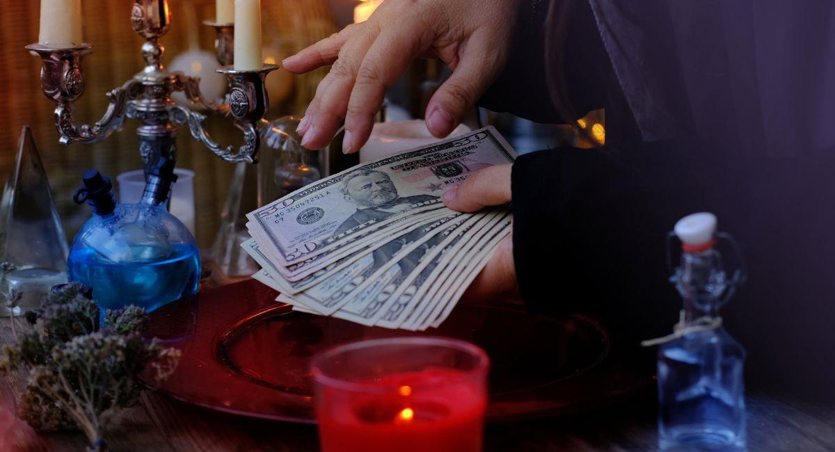 Ritual de medianoche para atraer el dinero, según el Feng Shui. Foto: Shutterstock